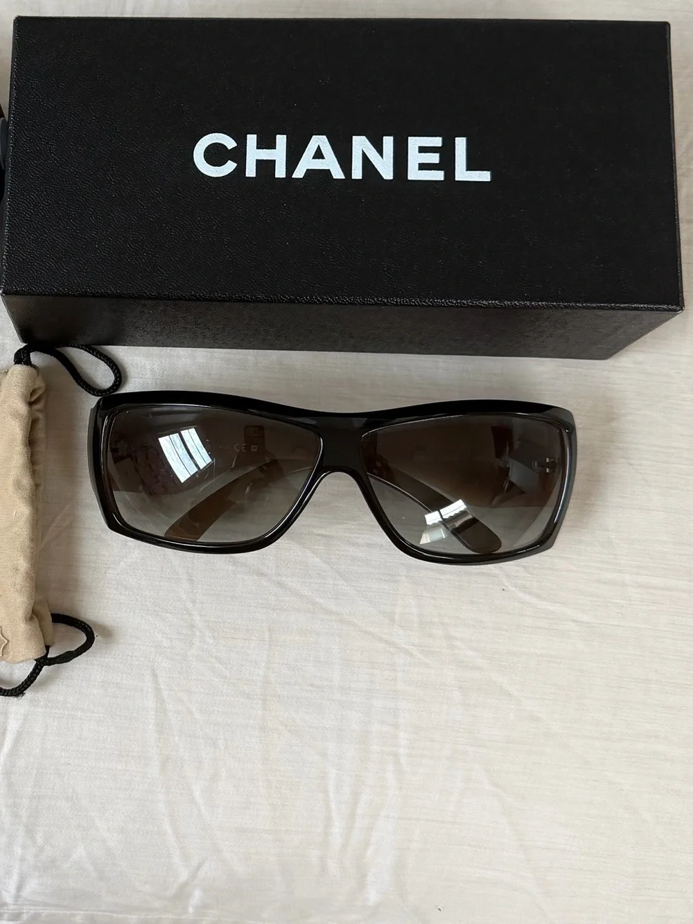 AUTHENTIC VINTAGE CHANEL Crystal sunglasses Black/Beige Baguette